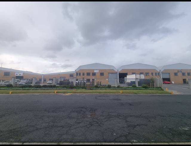 500M² WAREHOUSE TO LET IN PHILIPPI